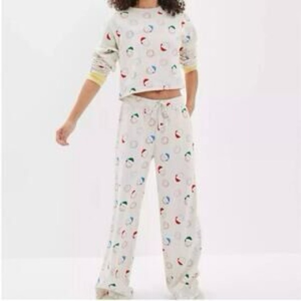 American Eagle • Smiley Face Holiday Pajama Set